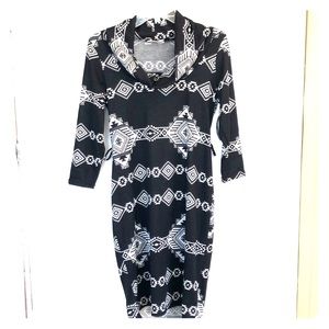 🦄 2/$16 Black aztec print turtle neck dress